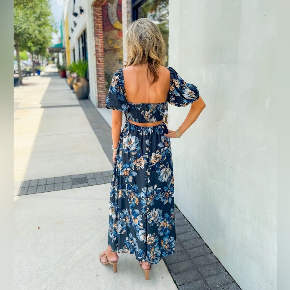 Brand new with tags En Creme Black and Blue Floral Maxi Dress - Picture 3 of 6